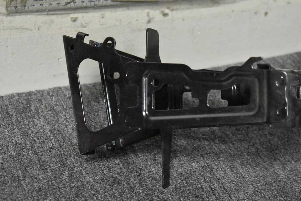 BMW Serie 2 2016 soporte de radiador OEM de fábrica Foto 2 de 4