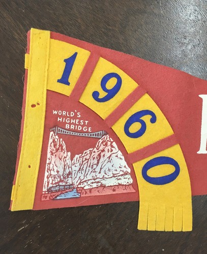 2 Royal Gorge Colorado World's Highest Bridge Pennants (18 x 7 in) CO 1960 & 65 - Picture 3 of 9