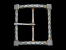 TC03119 VINTAGE 1970s  TWISTED ORNAMENTAL  FASHION GOLDTONE BELT BUCKLE