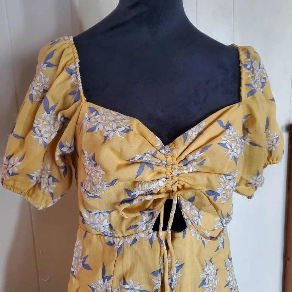 Vestido Oh My Love London Amarillo Floral Mini con Detalle de Corbata Frontal y Recorte Talla L Foto 3 de 4