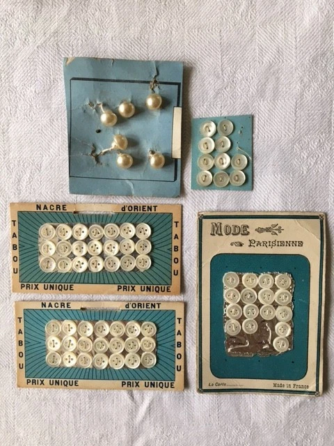 LOT X18 BEAUX BOUTONS anciens en NACRE EUR 7,99 - FR