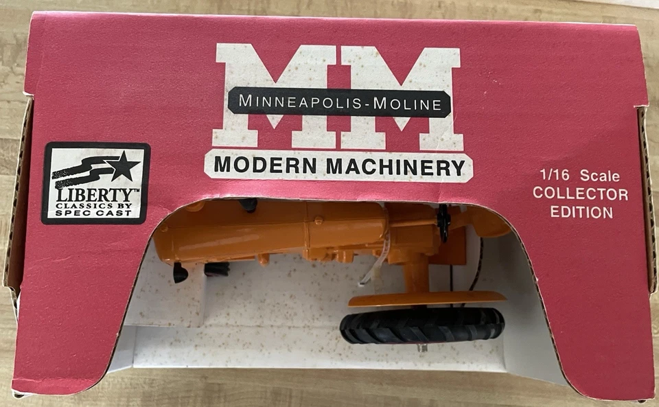 Liberty Classics Spec Cast Minneapolis Moline Tractor SCT 170 Narrow Front 1:16 - Image 3 of 4