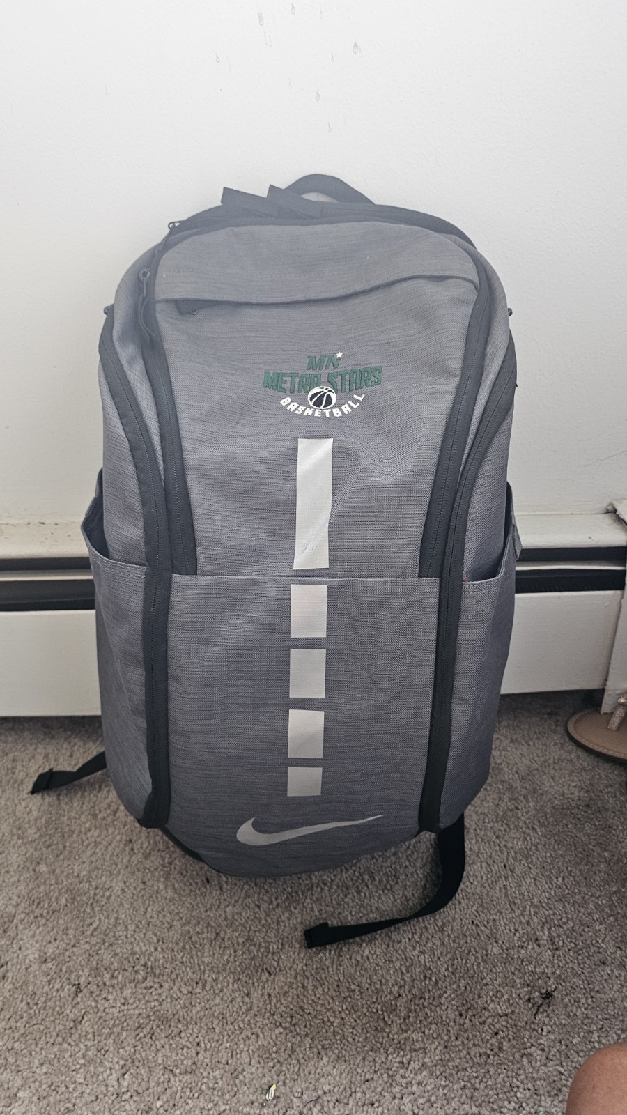 NIKE ELITE HOOKS PRO BASKETBALL BAG. Refer To Pictures For Details