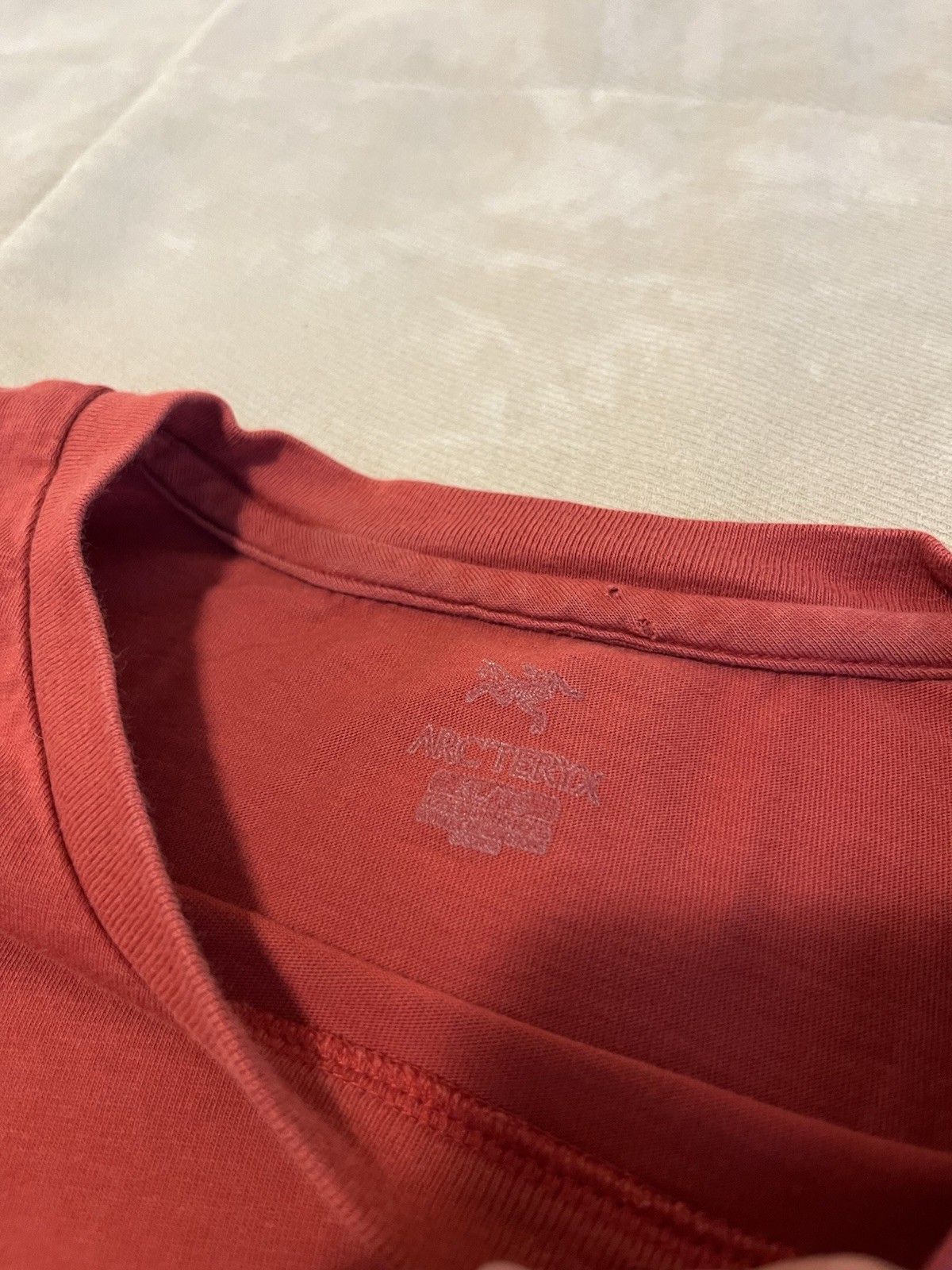 ARC'TERYX T shirt grafica Arcteryx uomo XL rossa back hit made in Canada rara