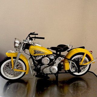1/6 Scale 1948 Indian Chief Diecast Model Yellow one light is missing