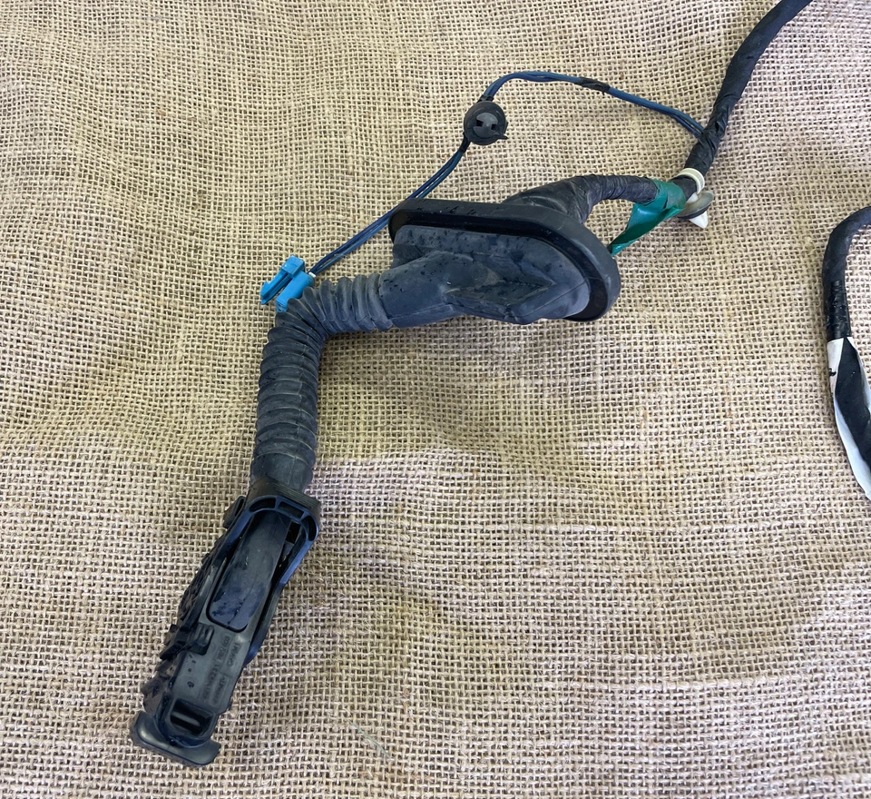 Genuine GM 2013-2017 Chevrolet Traverse RIght Rear Door Harness 22896736 Used - Image 2 of 4