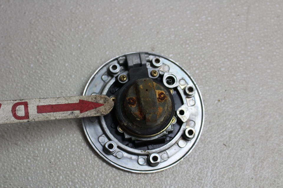 KAWASAKI NINJA ZX6 ZX-6 1998-1999 JUEGO DE LLAVES DE ENCENDIDO CON TAPA DE GAS Y BLOQUEO DE ASIENTO Foto 3 de 4