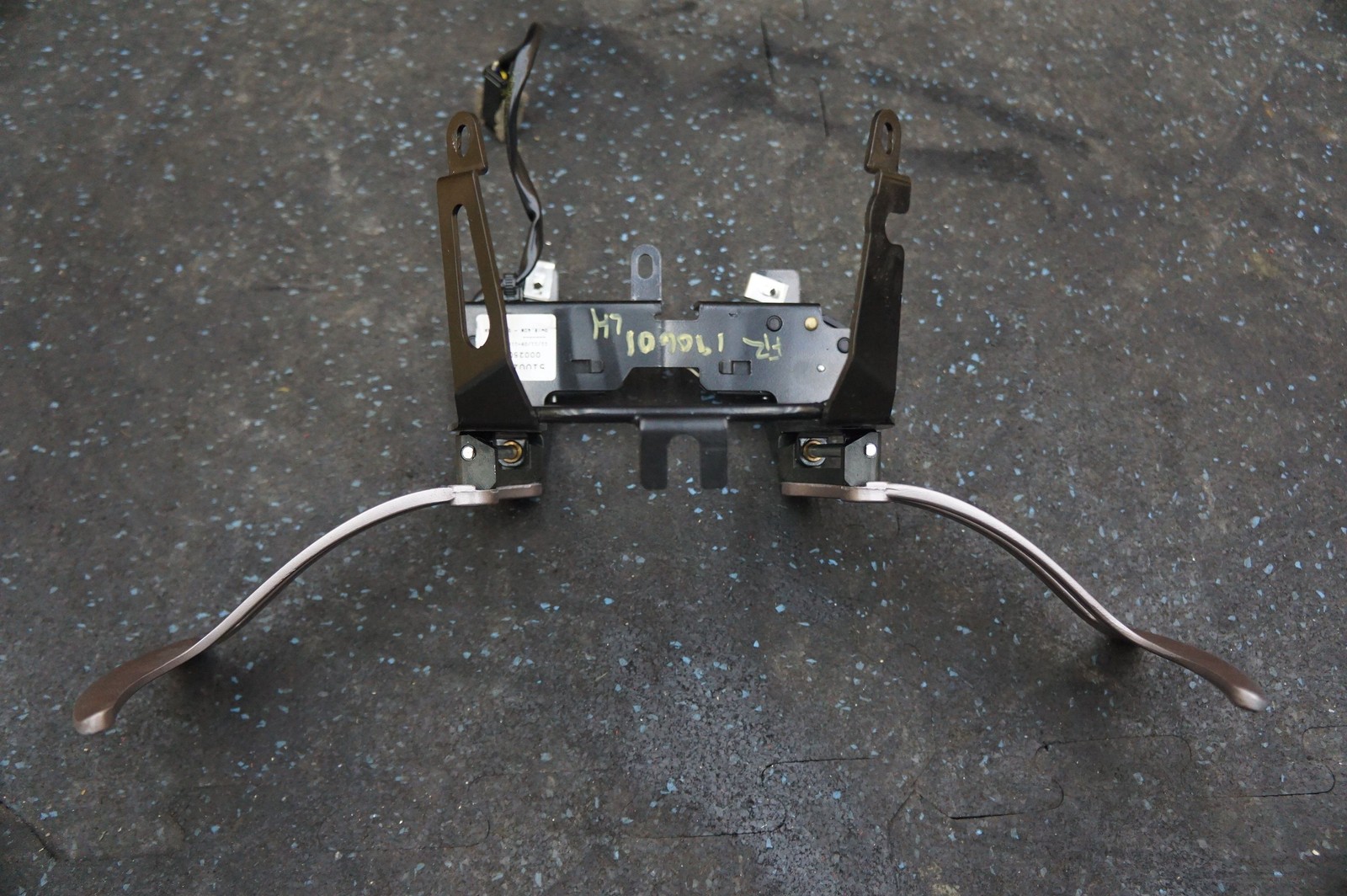 F1 Steering Wheel Paddle Shifter 266563 000250064 OEM Ferrari California 2008-14