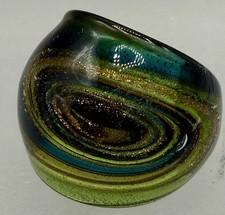 ESTATE VINTAGE MURANO ART GLASS DOME GOLD SPECKS GREEN SWIRL RING SIZE 7