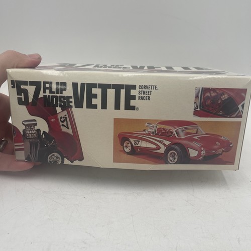 MPC 38433 '57 FLIP NOSE VETTE CORVETTE MODEL KIT SEALED CONTENTS 1/25 - Picture 2 of 6