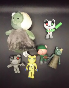 Lot of 6 Roblox Piggy Figures Plush Dino Yellow Robby Badgy Soldier