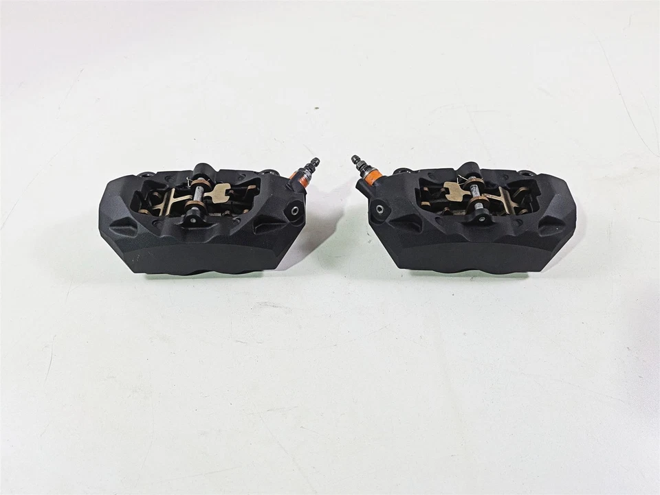 Juego de pinzas de freno delanteras Brembo Triumph Street Triple 765 R 2024 100 mm T2022510 Foto 3 de 4