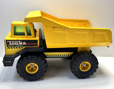 Vintage TONKA Mighty Diesel Dump Truck Yellow Steel 17