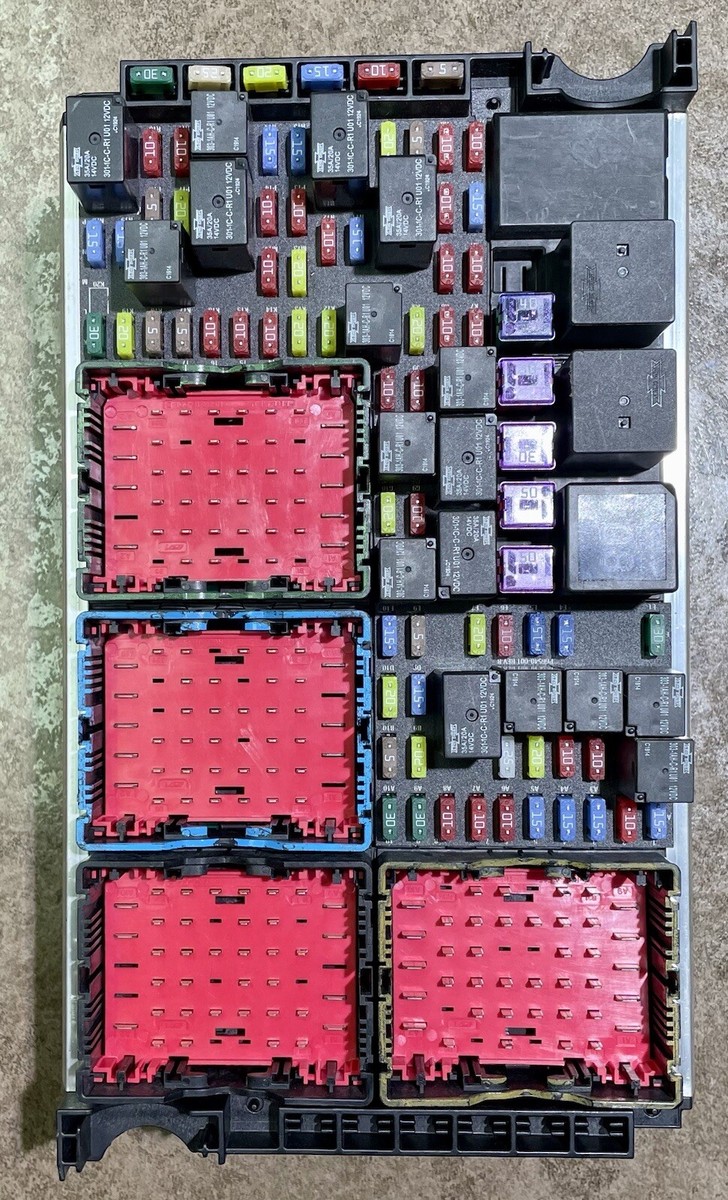 PACCAR Fuse Box Assembly Cab P27-1233-0111 P66239-002