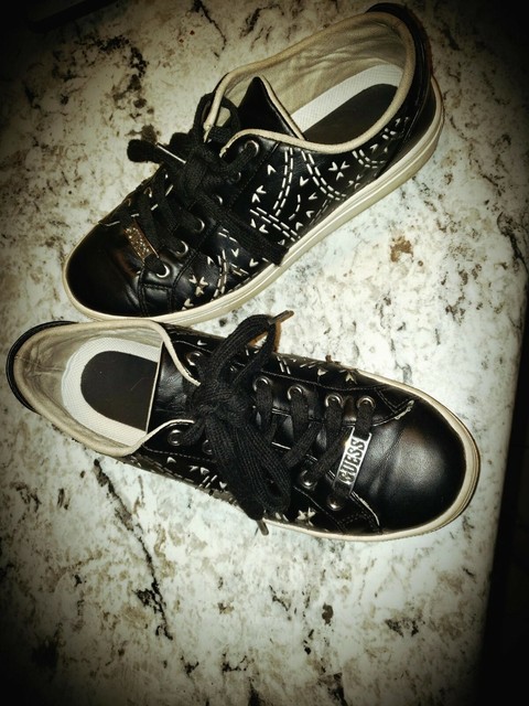 guess tennis shoes black