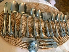 Oneidacraft Deluxe Stainless 34 Pieces Knives Forks Spoons more