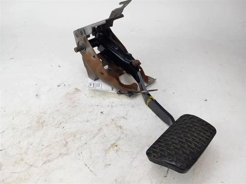 Pedal de freno Mazda CX-9 2007 Foto 3 de 4