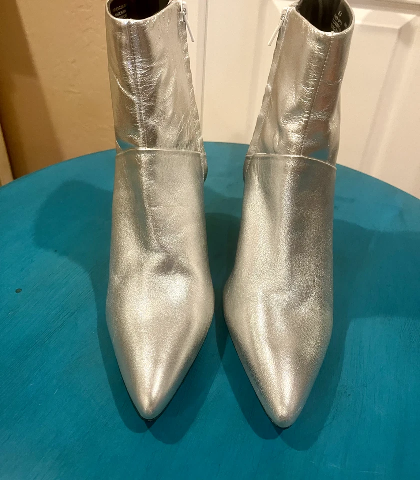 Bota Seychelles cunha pontiaguda prata couro metálico tamanho 8.5 - Imagem 3 de 4