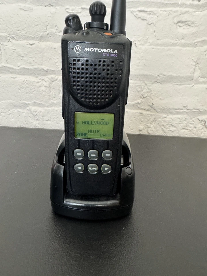 MOTOROLA XTS3000  MODEL 2 police scanner radio system programmed with all LAPD + - Image 3 of 4