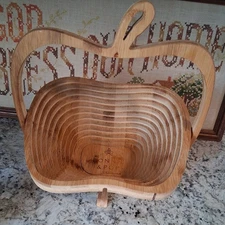Bonnie and Pop New York Wooden Apple Fruit Basket Cutting Board Collapsible 