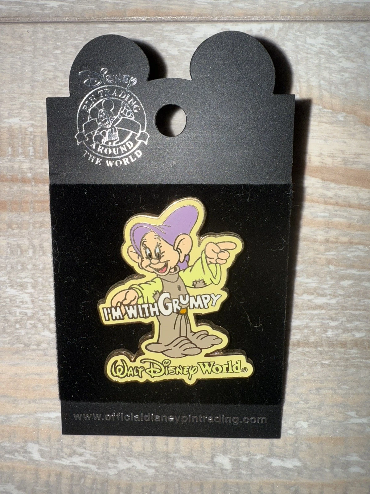 Collectible Disney Pin – "I'm With Grumpy" Dopey Disneyland/Disney World Pin