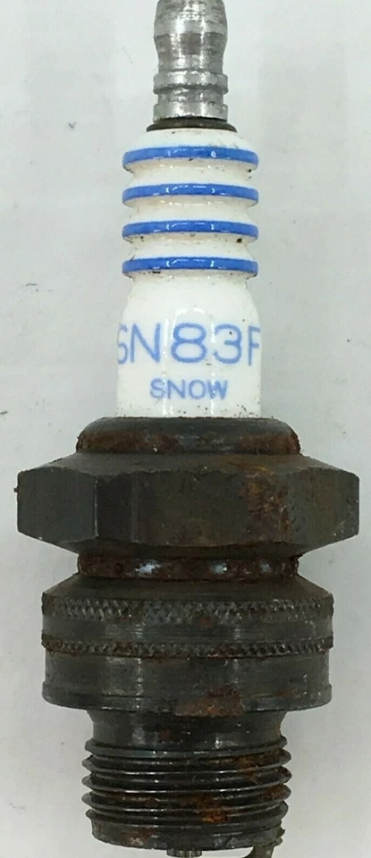 LOTE DE 42 BUJÍAS SURTIDAS 18MM BOSCH M28T31 CHAMPION K-13 AC SN81FG SNOWMOB Foto 3 de 4