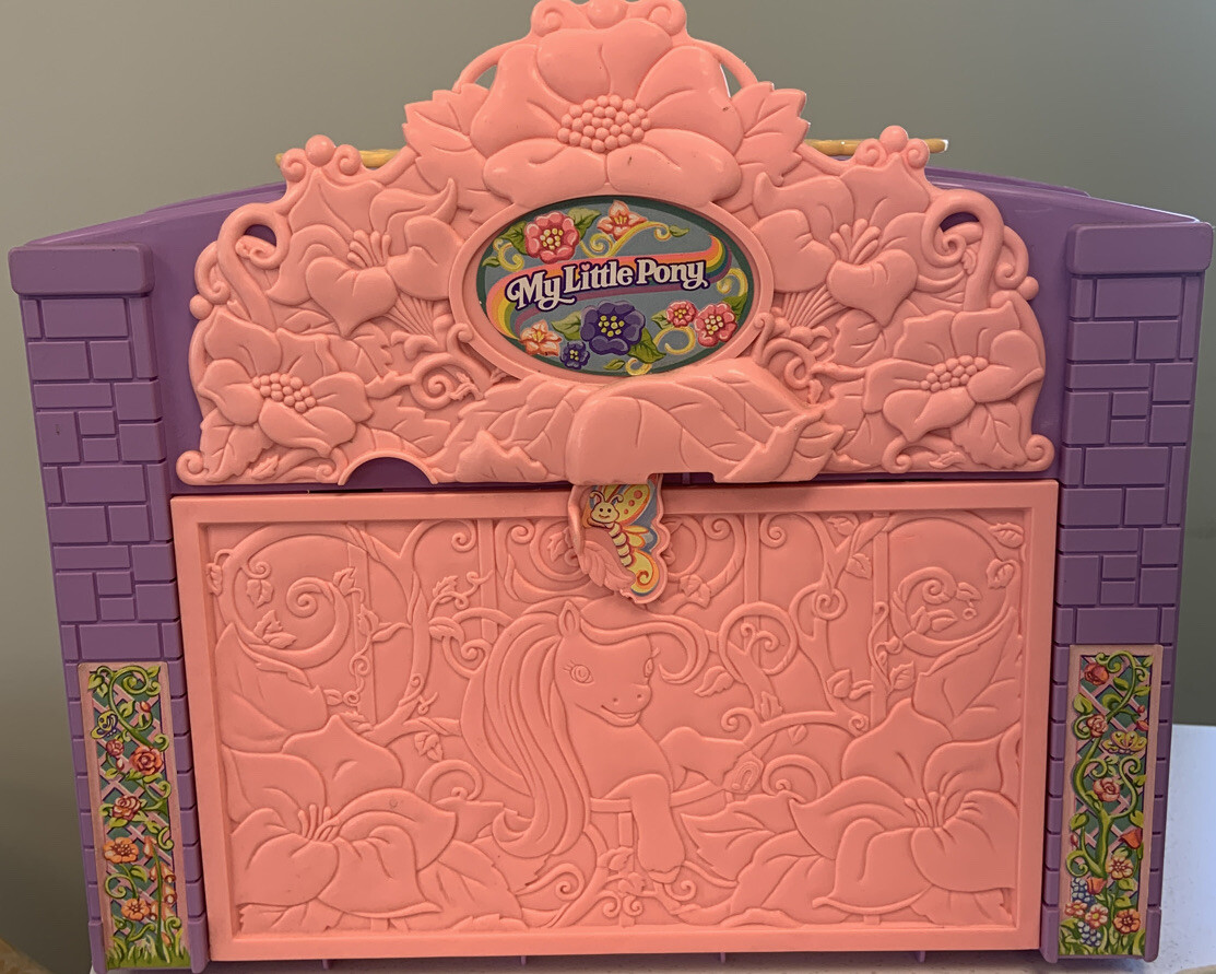 luxury playmat and arch