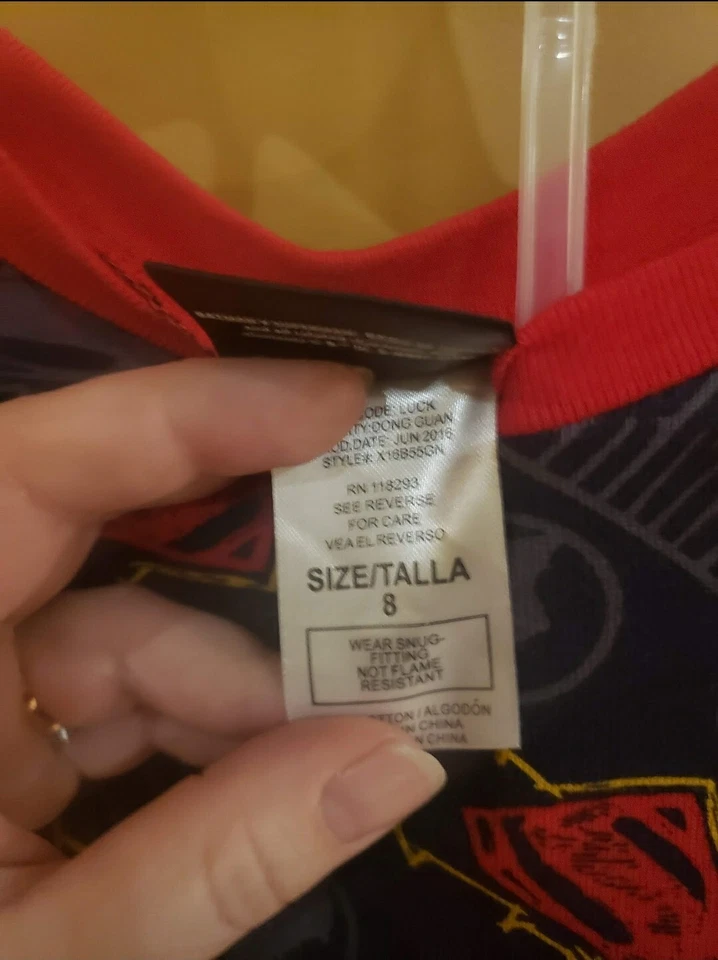 Batman V Superman Niños Negro y Rojo 2 Piezas Pijama Conjunto para Dormir MED 8 Pjs Difícil de Encontrar Pantalones Foto 2 de 3