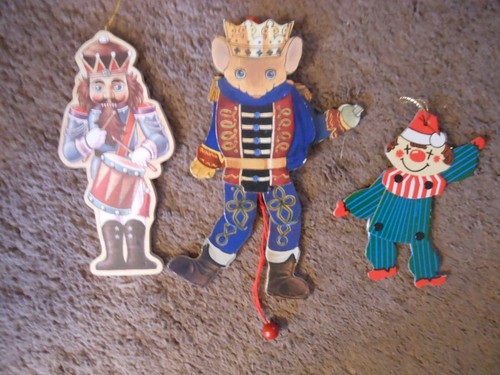 LOT OF 8 HARD CARDBOARD CHRISTMAS ORNAMENTS, PULL STRING, ROCKWELL, RELIGIOUS - Picture 11 of 13