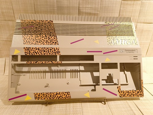 Commodore Amiga 500 Plus 'New Art' Replica Case In Very Good Condition. - Afbeelding 2 van 22