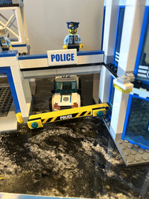 LEGO CITY: Police Station (60141 With Box And Instructions