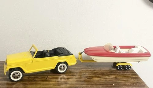 Original 1970s Tonka Yellow Jeepster W/Boat & Trailer Nice Condition