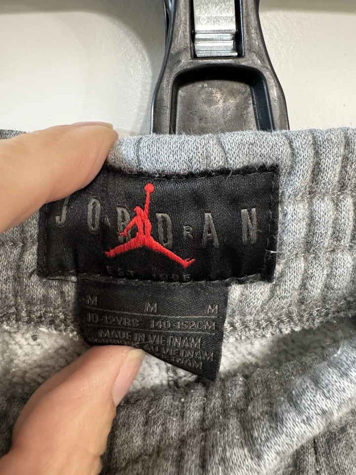 Nike Jordan Shorts M age 10-12 Small Stain See Pic - Image 4 of 4