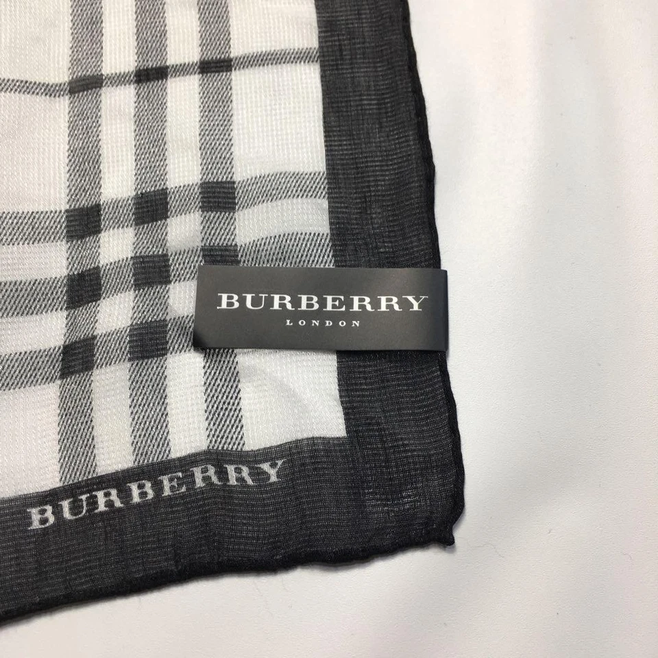 Burberry bufanda de seda sin usar pañuelo a cuadros negro 57,5 x 56,5 cm Foto 4 de 4