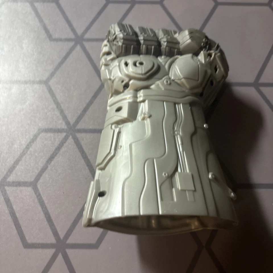 Guantelete de espuma de rubíes Avengers Infinity War Infinity y guantelete Iron Man Foto 4 de 4