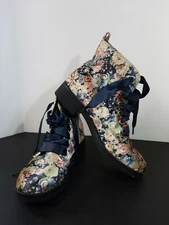 Dirty Laundry Suede Floral Valoor Combat Boots, size 7.5 very good preowned cond