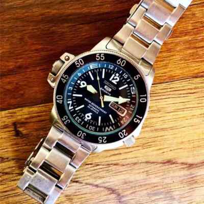 SEIKO 5 Sports SKZ211K1 23 Jewels Automatic Original Box SEIKO 5 Sports SKZ211K1 23 Jewels Automatic Original Box