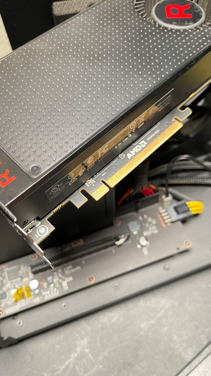 Razer Core X Thunderbolt 3 & Radeon RX Vega 64 8GB Graphics Razer Core X Thunderbolt 3 & Radeon RX Vega 64 8GB Graphics