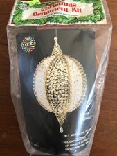Walco Holiday GOLD SILVER WHITE SEQUIN Bead BALL Vtg Christmas Ornament Kit 3"