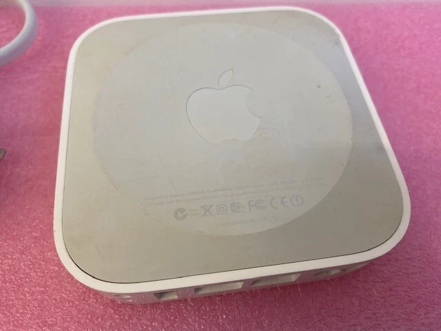 Apple A1392 Airport Express 2nd Generation Dualband 802.11n WiFi Router - Image 4 of 4
