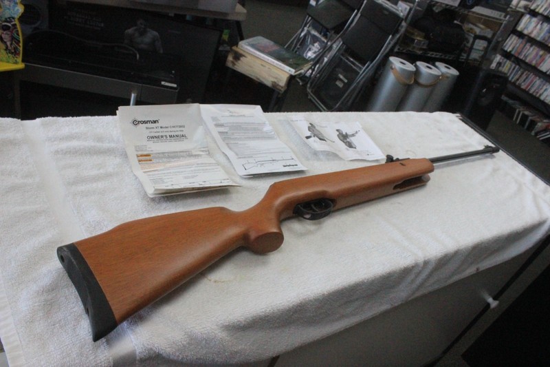 CROSMAN STORM XT C1K773932 .177 Spring Pellet Rifle  With Manual (Bundle)