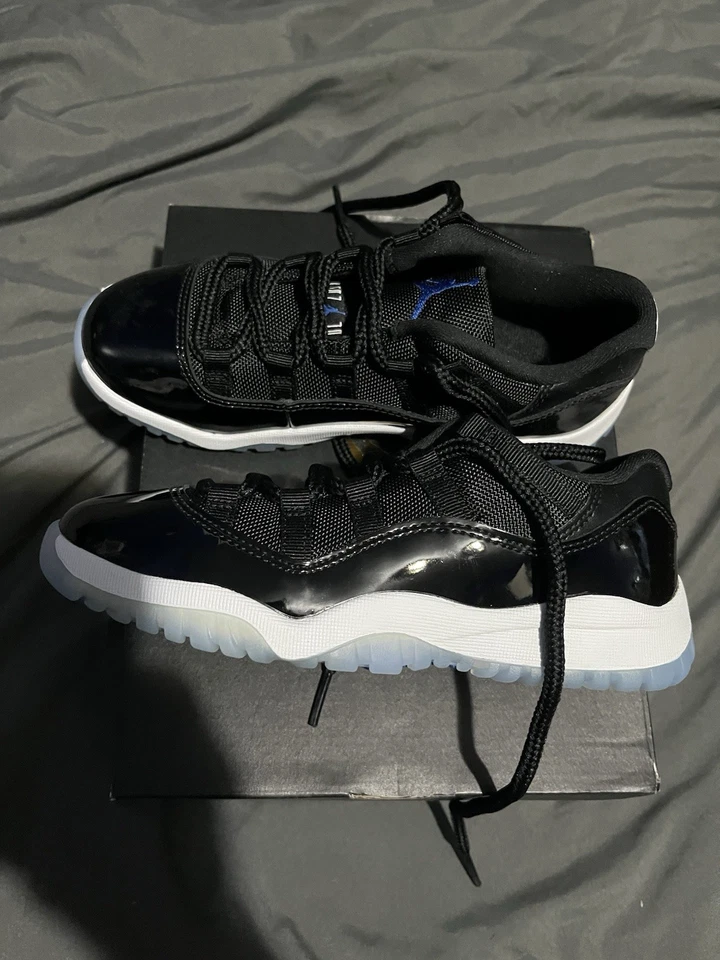 Jordan 11 Retro Bajo (PS) Talla 2.5y FV5116-004 Foto 2 de 4