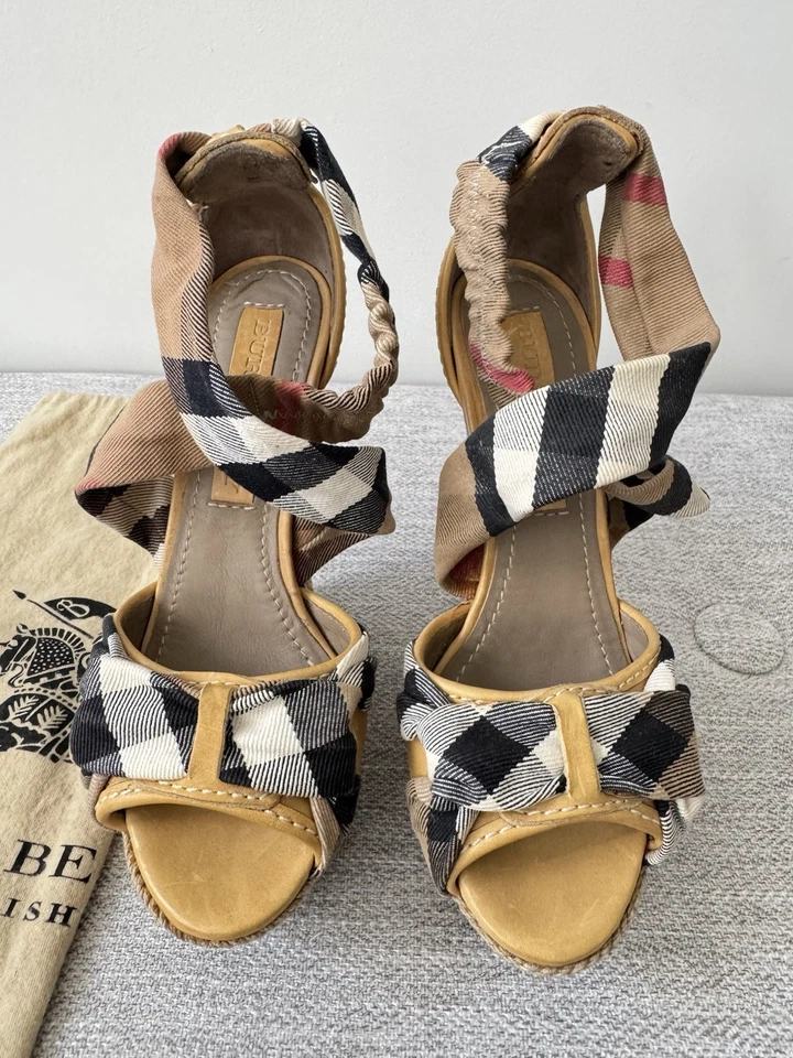 Alpargata cuñas BURBERRY LONDON Nova Check correas entrecruzadas para mujer 37 EE. UU. 7 Foto 3 de 4