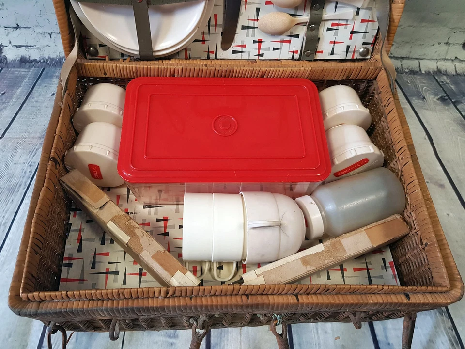 Vintage Picnic Hamper | 1950s Vintage Unusual Wicker Picnic Set/Basket Retro - Image 2 of 4