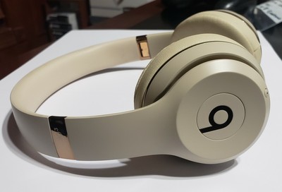 beats solo 3 satin gold