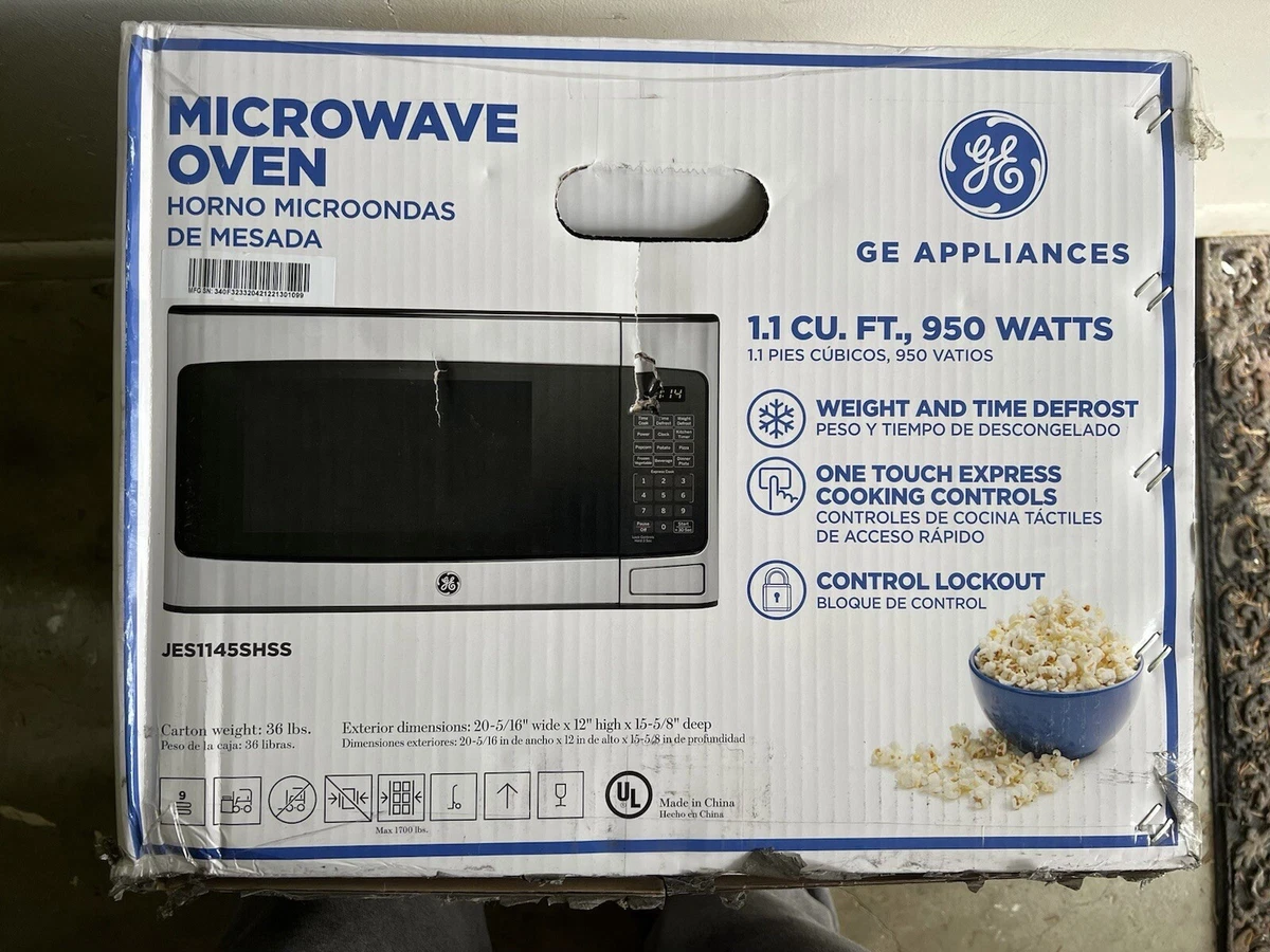 GE 1.1-cu ft 950-Watt Countertop Microwave (Black) in the