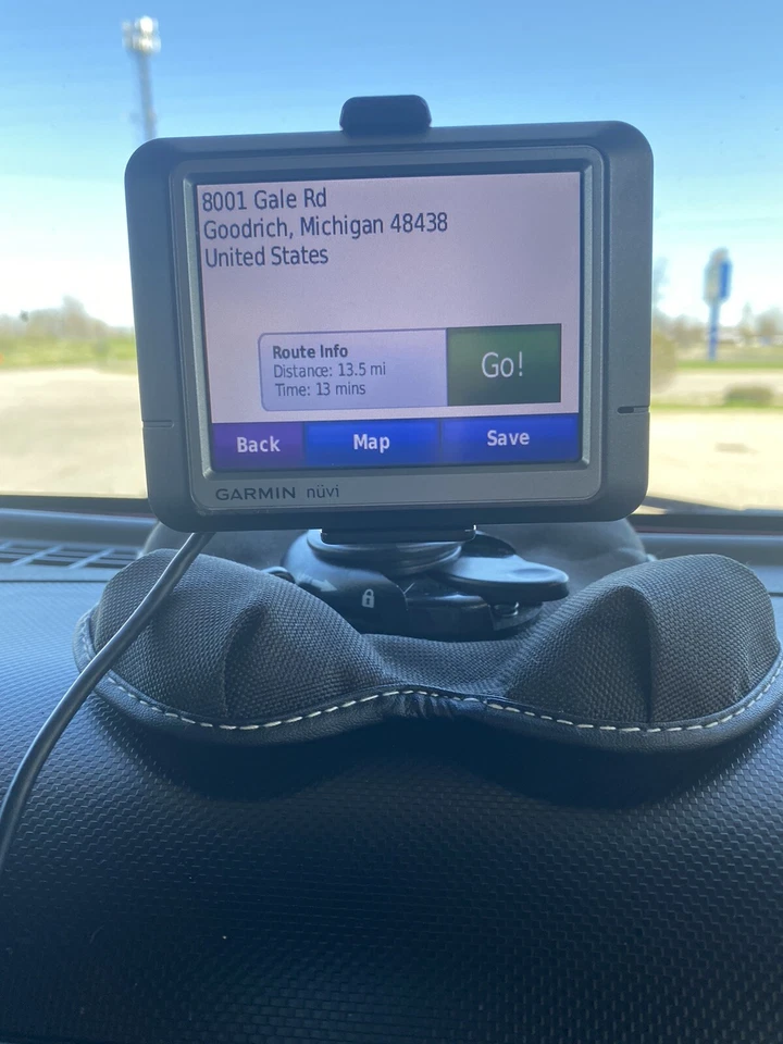 Garmin nuvi 260 Automotive Mountable With Stand US/CAN 310 Works Great! - Image 2 of 4