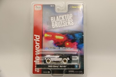 AUTO WORLD AW 1/64 1955 Chevy Bel Air