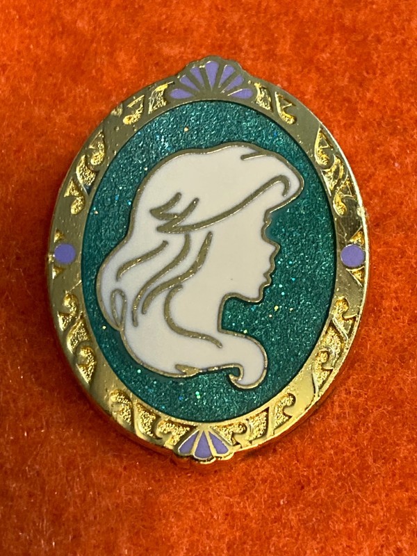 102157    Ariel - Princess Cameo - Mystery - Little Mermaid (B)