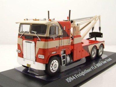 Freightliner FLA 9664 Tow Truck 1984 orange weiß Modellauto 1:43 Greenlight